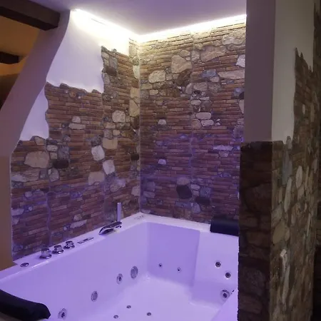 Suite Love Jacuzzi Uceda Exterior photo