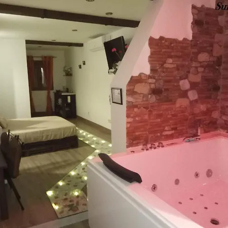 Suite Love Jacuzzi Uceda Exterior photo